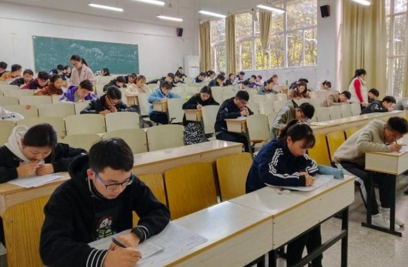 事实:大学四年时间，哪年考英语四六级“通过率”会更高？插图