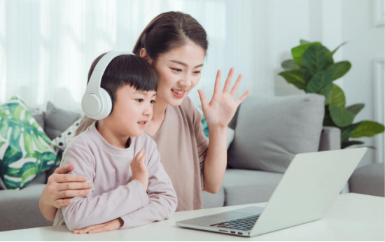 在线英语平台，vipkid、久趣英语、伴鱼、阿卡索那个更适合学习？