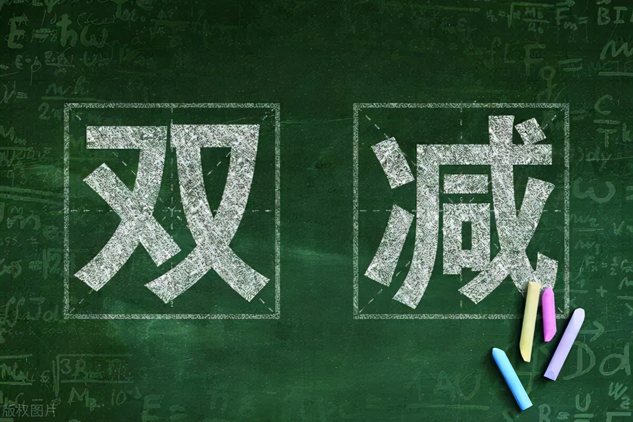 向农村学校捐8万套桌椅，陪伴留学生出国的新东方真的谢幕了吗？