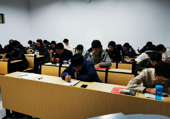 大学英语四级考425分算啥水平？学霸和学渣态度截然相反，很真实